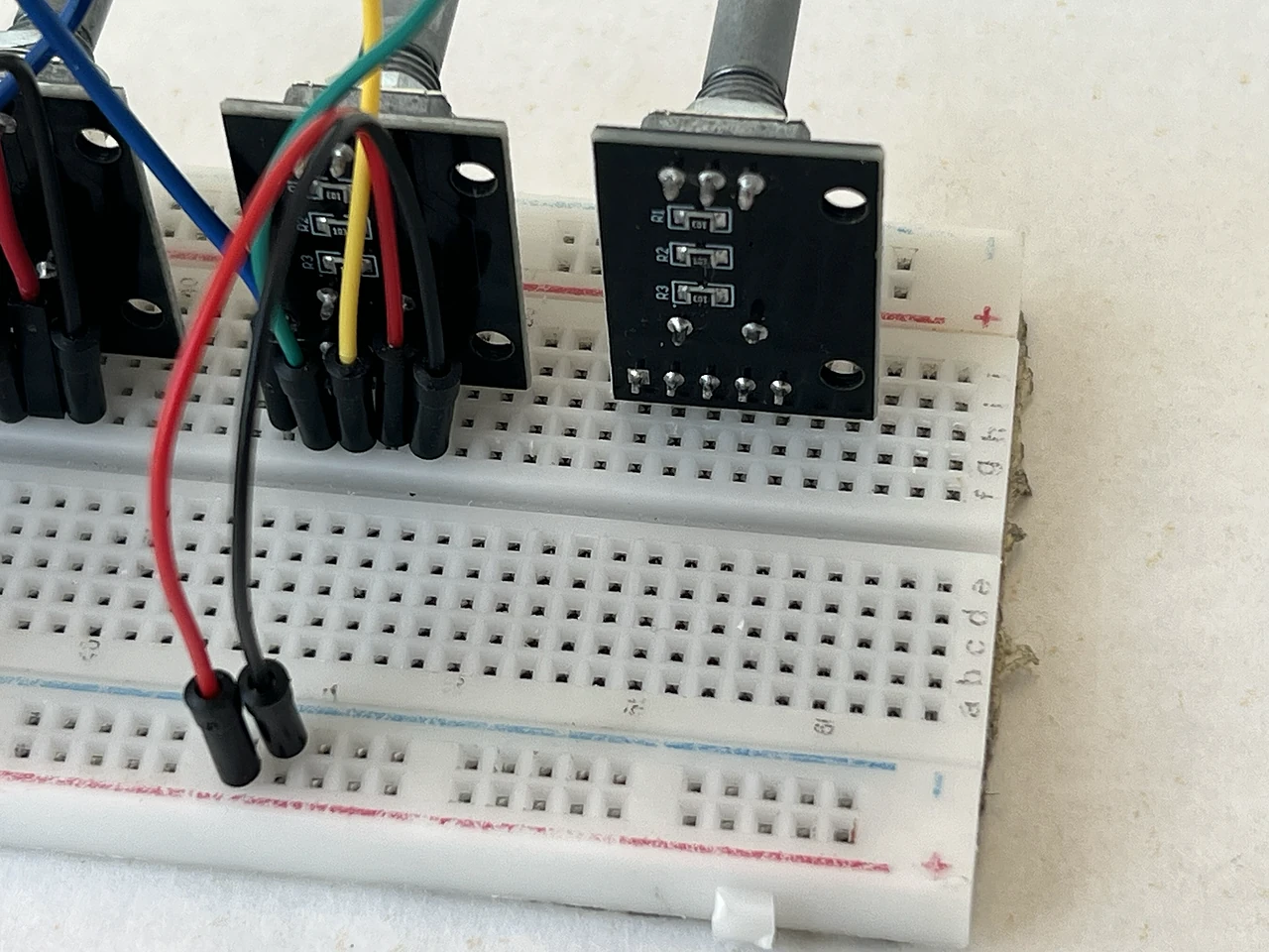 Aus der Nähe: Encoder 4 sitzt in den Löchern J54 bis J58.